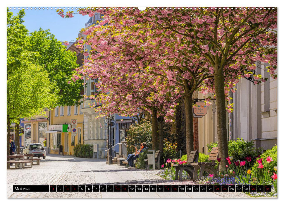 Waren (Müritz) in der Mecklenburgischen Seenplatte (CALVENDO Premium Wandkalender 2025)