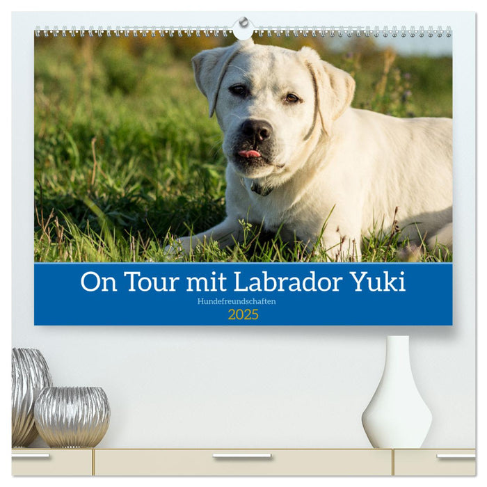 On Tour mit Labrador Yuki (CALVENDO Premium Wandkalender 2025)