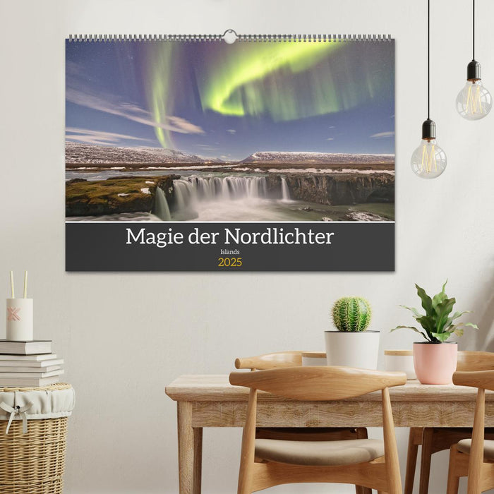 Magie der Nordlichter Islands (CALVENDO Wandkalender 2025)