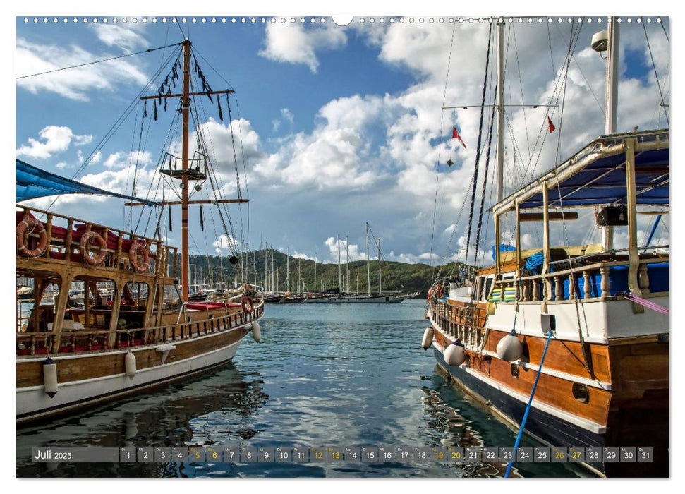 Boote mit Kulisse (CALVENDO Premium Wandkalender 2025)