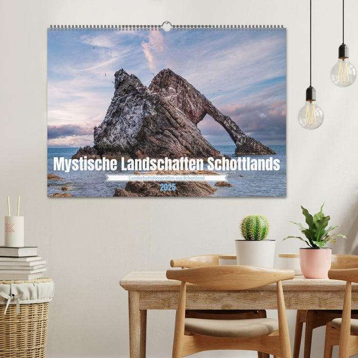 Mystische Landschaften Schottlands (CALVENDO Wandkalender 2025)