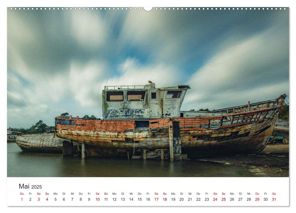 Gestrandet - Schiffswracks in der Bretagne (CALVENDO Wandkalender 2025)