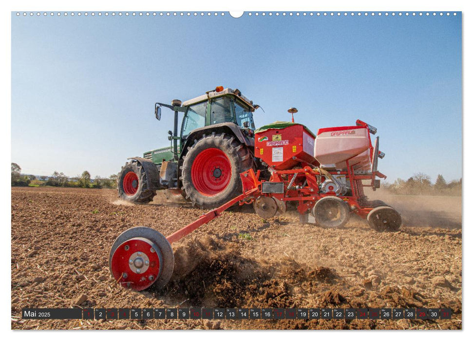 Landtechnik im Einsatz (CALVENDO Premium Wandkalender 2025)