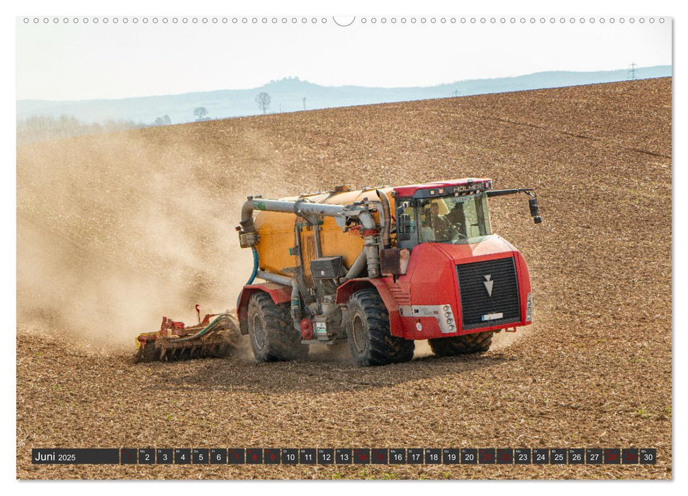 Landtechnik im Einsatz (CALVENDO Premium Wandkalender 2025)