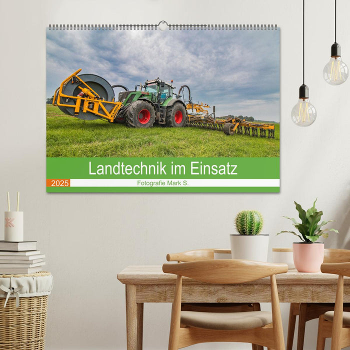 Landtechnik im Einsatz (CALVENDO Wandkalender 2025)