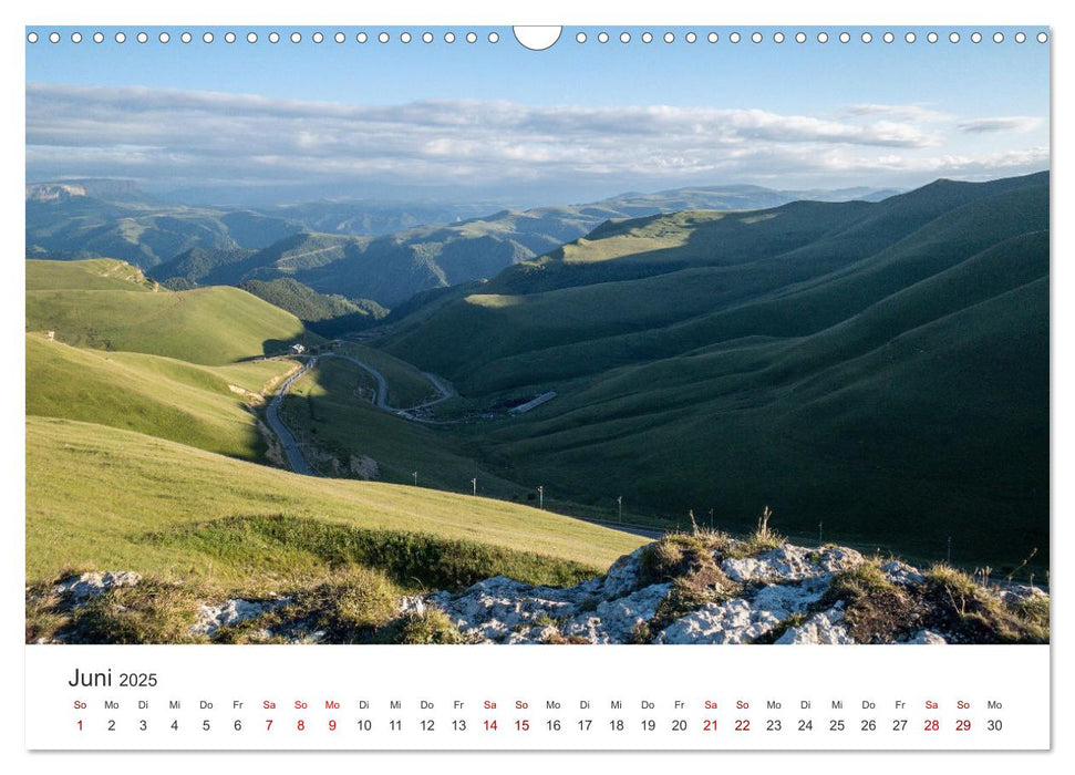 Kaukasus - Ein bewundernswertes Hochgebirge. (CALVENDO Wandkalender 2025)