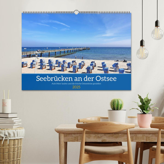 Seebrücken an der Ostsee - Aufs Meer laufen und die frische Ostseebrise genießen (CALVENDO Wandkalender 2025)