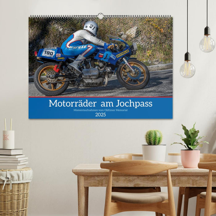 Motorräder am Jochpass (CALVENDO Wandkalender 2025)