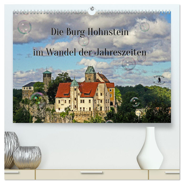 Die Burg Hohnstein im Wandel der Jahreszeiten (CALVENDO Premium Wandkalender 2025)