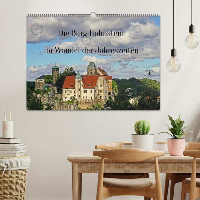 Die Burg Hohnstein im Wandel der Jahreszeiten (CALVENDO Wandkalender 2025)