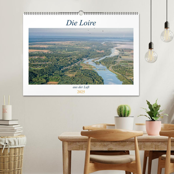 Die Loire aus der Luft (CALVENDO Wandkalender 2025)