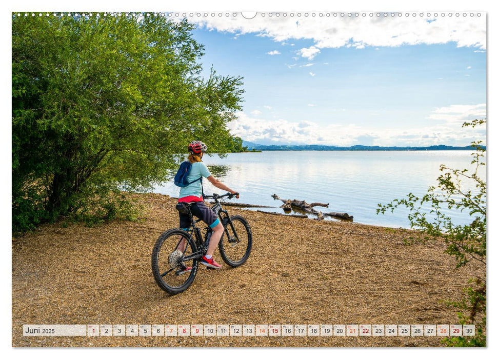 Der Chiemsee - Mit dem Rad im Bayerischen Alpenvorland (CALVENDO Wandkalender 2025)