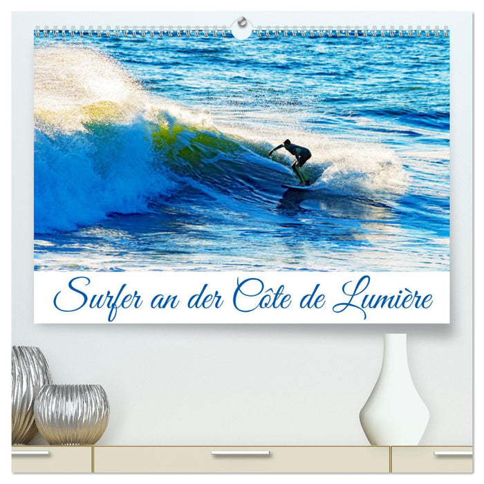 Surfer an der Côte de Lumière (CALVENDO Premium Wandkalender 2025)