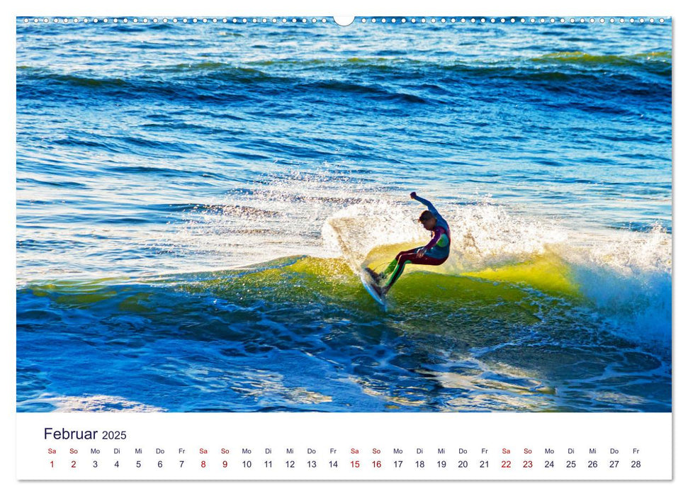 Surfer an der Côte de Lumière (CALVENDO Premium Wandkalender 2025)