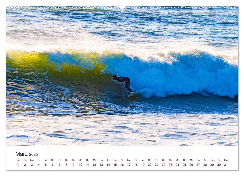 Surfer an der Côte de Lumière (CALVENDO Premium Wandkalender 2025)