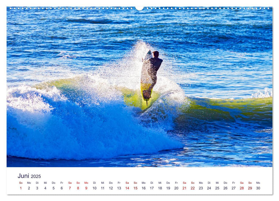 Surfer an der Côte de Lumière (CALVENDO Premium Wandkalender 2025)