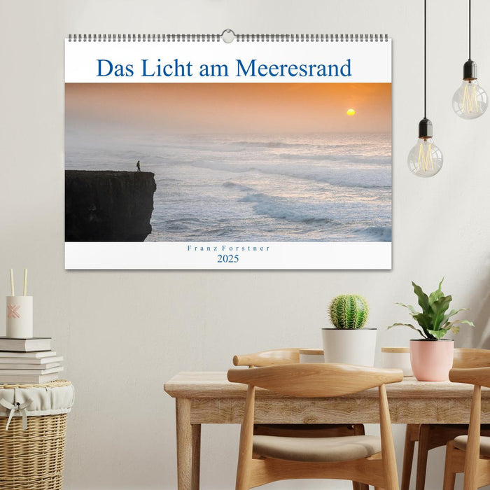 Das Licht am Meeresrand (CALVENDO Wandkalender 2025)