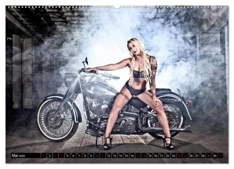 Motorräder und Sexy Girls (CALVENDO Premium Wandkalender 2025)