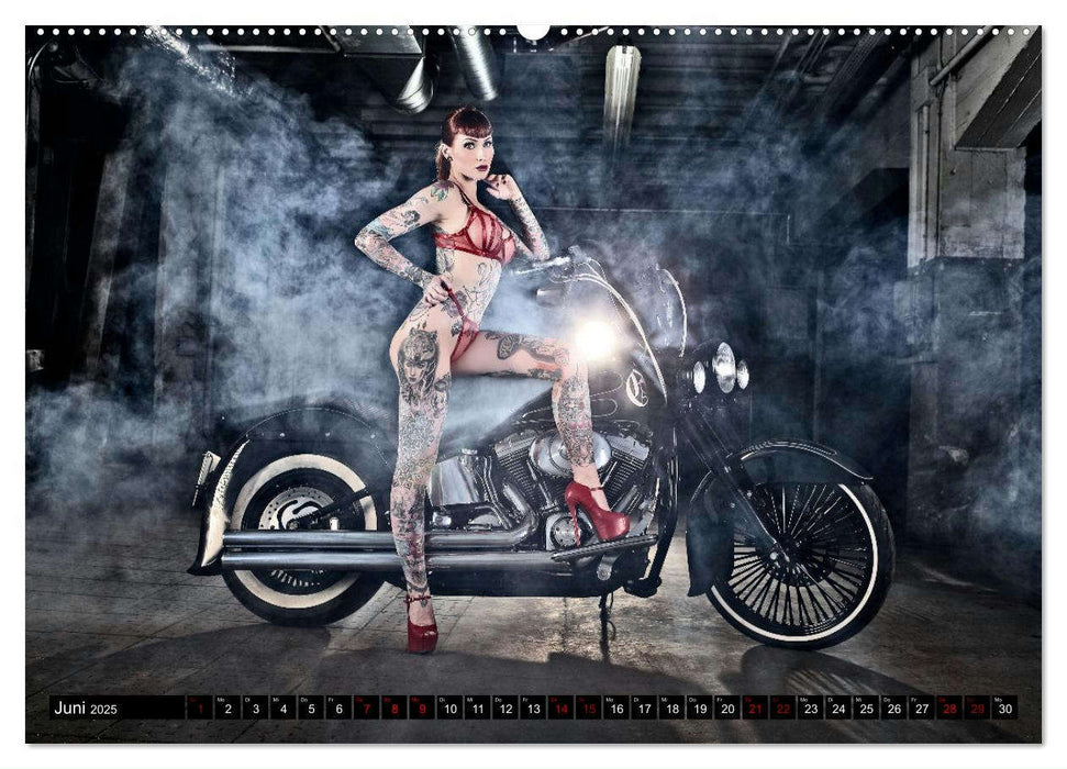 Motorräder und Sexy Girls (CALVENDO Premium Wandkalender 2025)