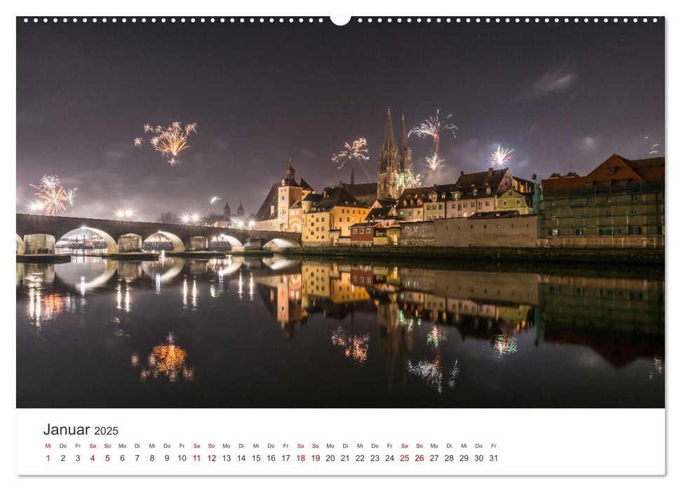 Regensburg kunstvoll in Szene gesetzt (CALVENDO Premium Wandkalender 2025)