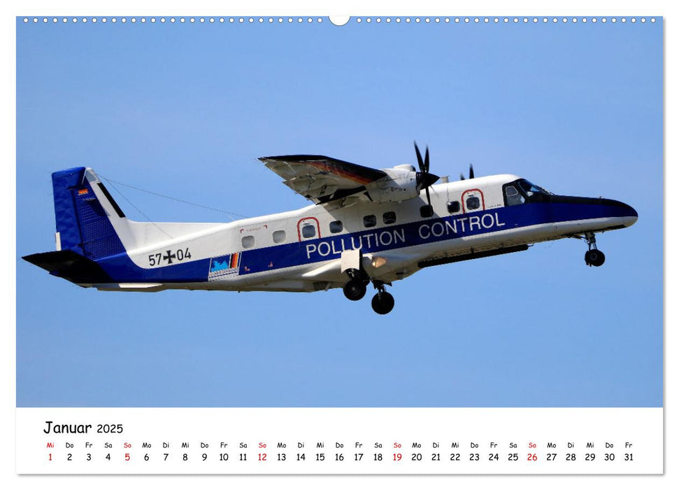 Flugzeuge am blauen Himmel (CALVENDO Premium Wandkalender 2025)