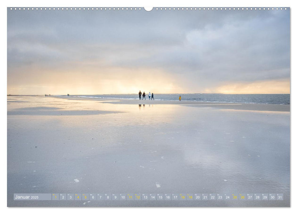 Am Strand von Langeoog (CALVENDO Premium Wandkalender 2025)