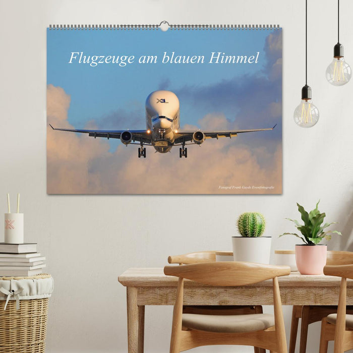 Flugzeuge am blauen Himmel (CALVENDO Wandkalender 2025)