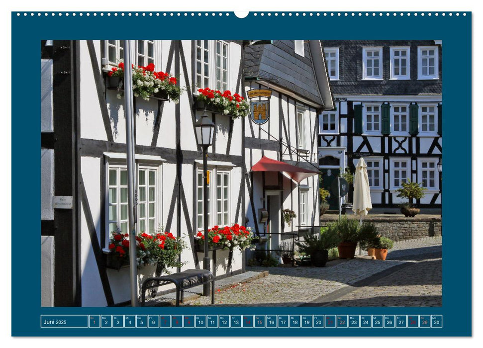 Faszination Fachwerk im Sauerland (CALVENDO Premium Wandkalender 2025)