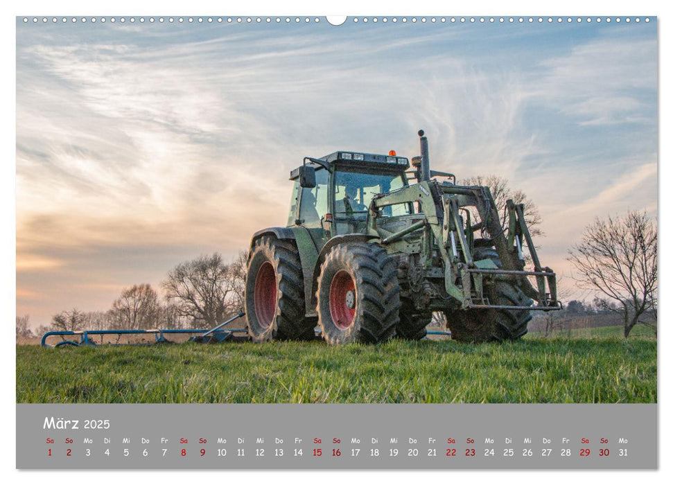 Landtechnik im Einsatz (CALVENDO Premium Wandkalender 2025)