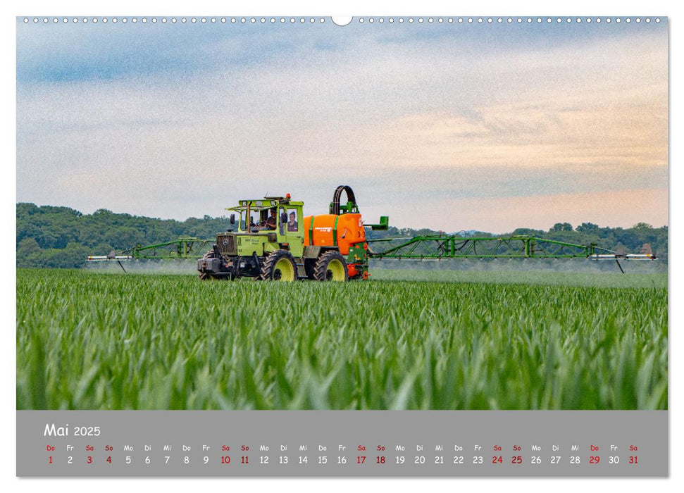 Landtechnik im Einsatz (CALVENDO Premium Wandkalender 2025)