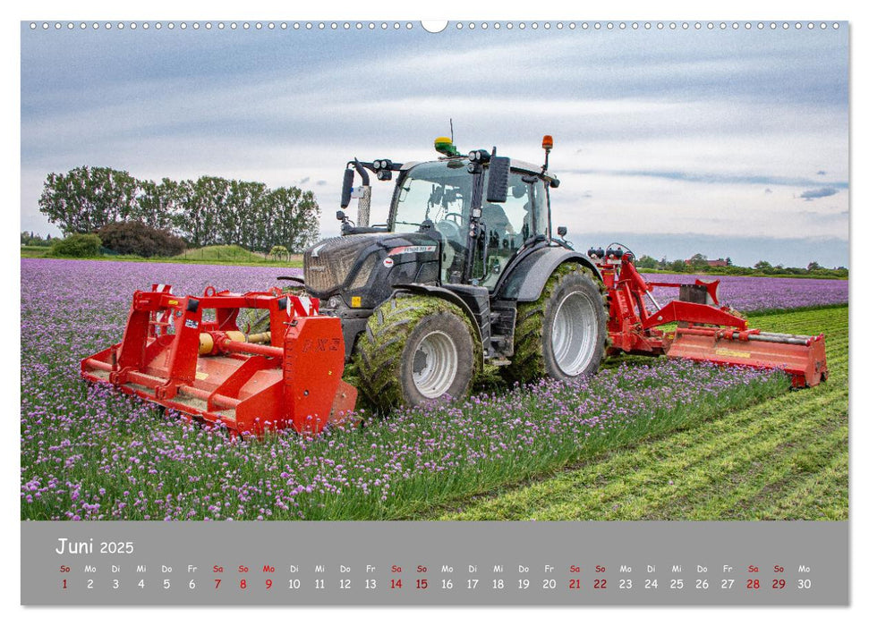 Landtechnik im Einsatz (CALVENDO Premium Wandkalender 2025)