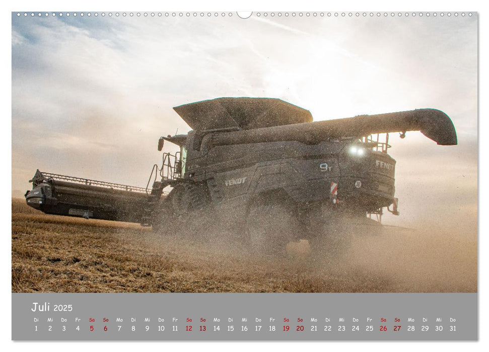 Landtechnik im Einsatz (CALVENDO Premium Wandkalender 2025)