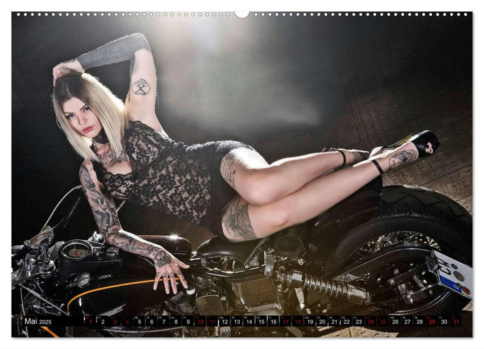 Motorräder und Sexy Girls (CALVENDO Premium Wandkalender 2025)