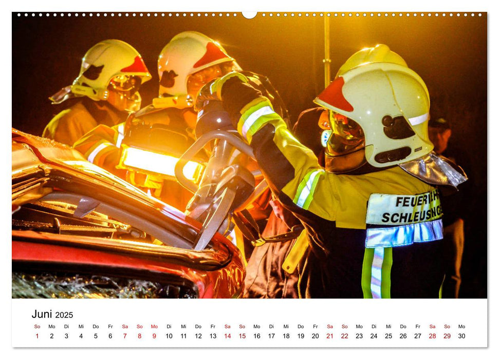 FEUERWEHR IM EINSATZ (CALVENDO Premium Wandkalender 2025)