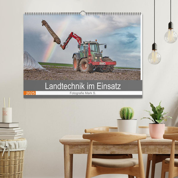 Landtechnik im Einsatz (CALVENDO Wandkalender 2025)