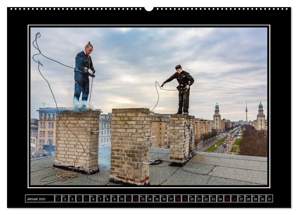 Schornsteinfeger über Berlin - Glücksblicke (CALVENDO Premium Wandkalender 2025)