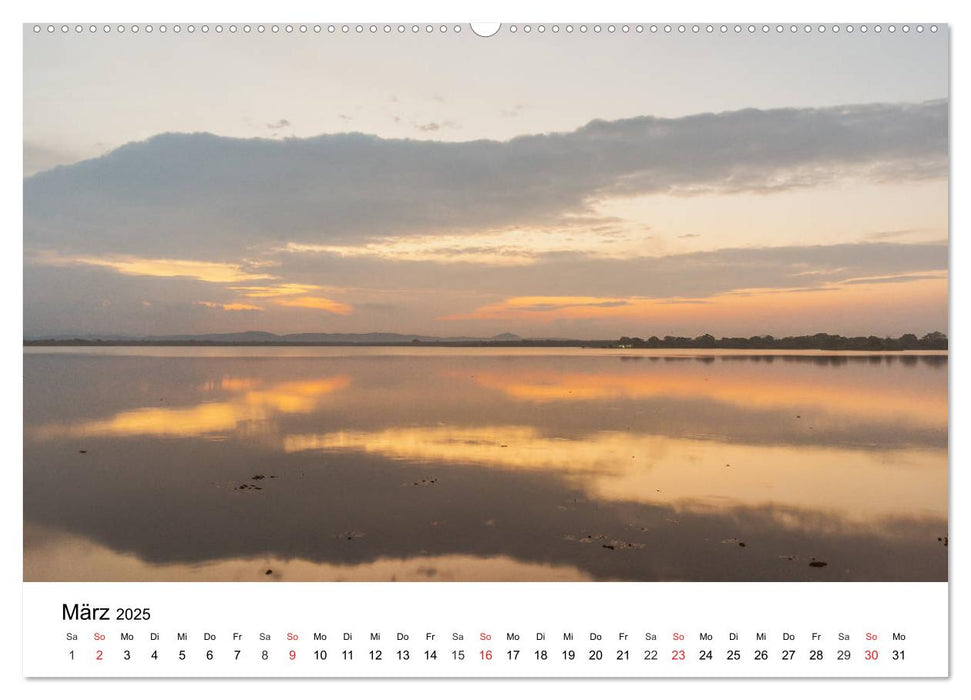 Sri Lanka auf der Spur - Tiere, Hochland und Küste (CALVENDO Premium Wandkalender 2025)