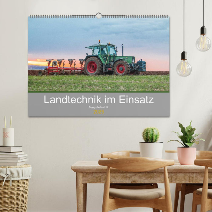 Landtechnik im Einsatz (CALVENDO Wandkalender 2025)