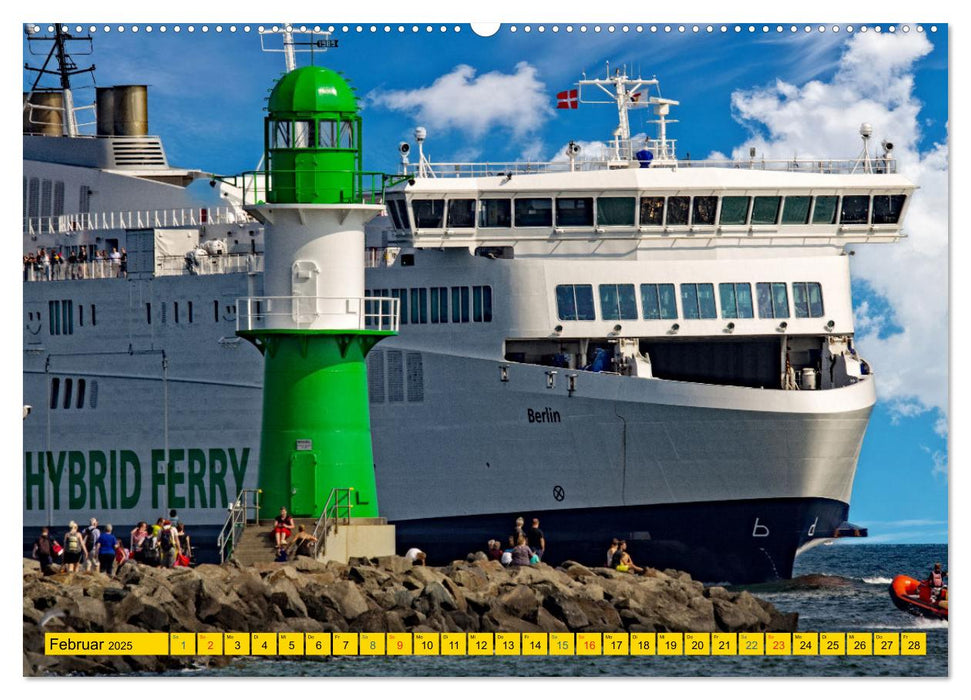 Seebad Warnemünde - Sehnsuchtsort an der Ostsee (CALVENDO Premium Wandkalender 2025)