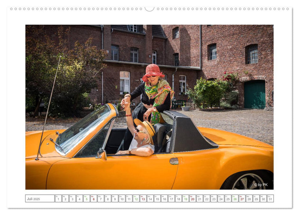 Old Cars - Good Girls (colour) (CALVENDO Premium Wandkalender 2025)