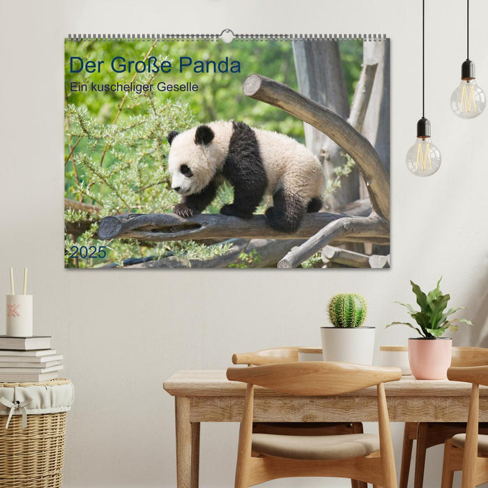 Der Große Panda Ein kuscheliger Geselle (CALVENDO Wandkalender 2025)