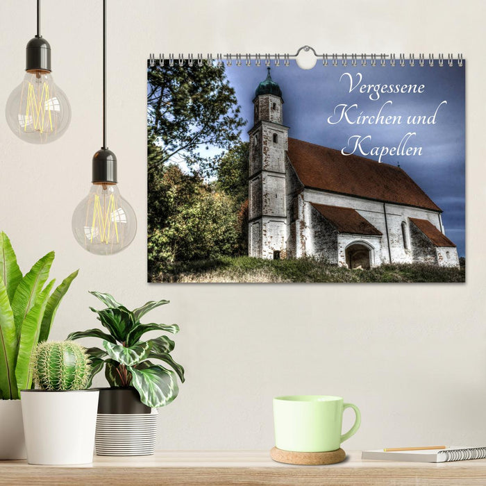 Vergessene Kirchen und Kapellen (CALVENDO Wandkalender 2025)