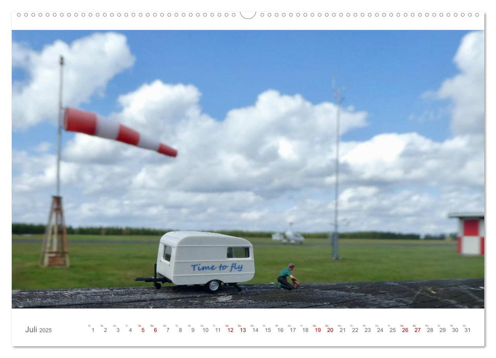 Follow me - kleine Leute am Flugplatz (CALVENDO Premium Wandkalender 2025)