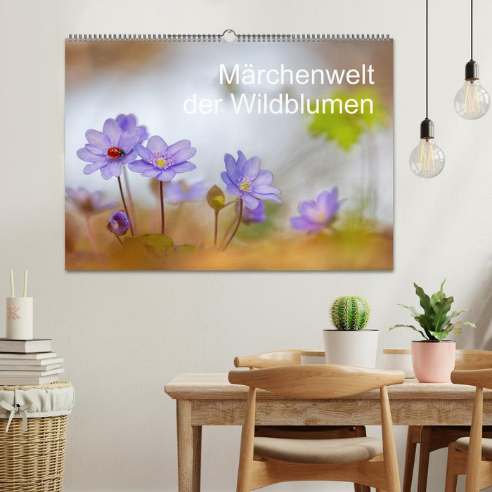 Märchenwelt der Wildblumen (CALVENDO Wandkalender 2025)