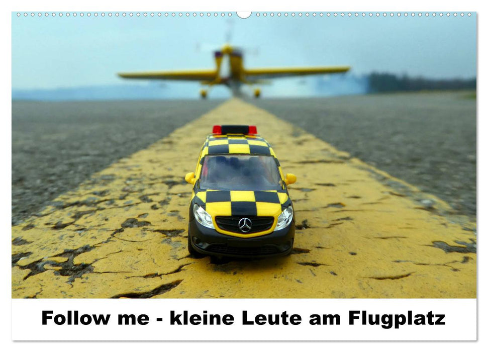 Follow me - kleine Leute am Flugplatz (CALVENDO Wandkalender 2025)