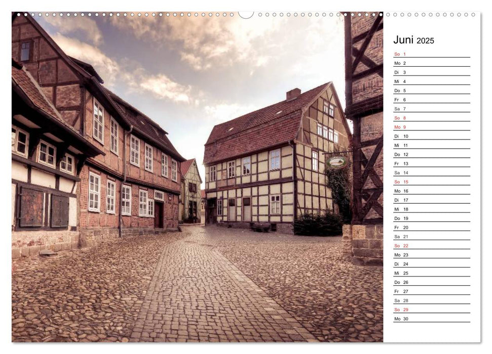 Fachwerkhäuser im Harz (CALVENDO Premium Wandkalender 2025)