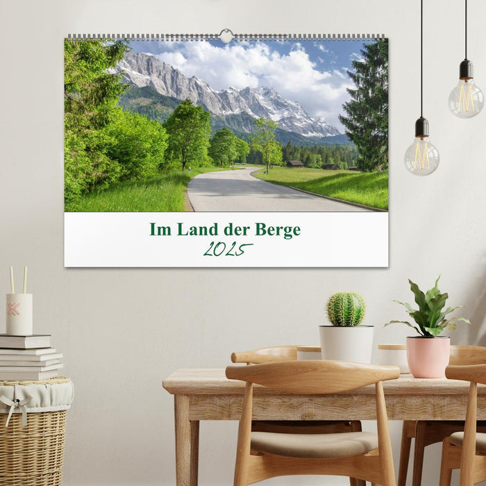 Im Land der Berge (CALVENDO Wandkalender 2025)