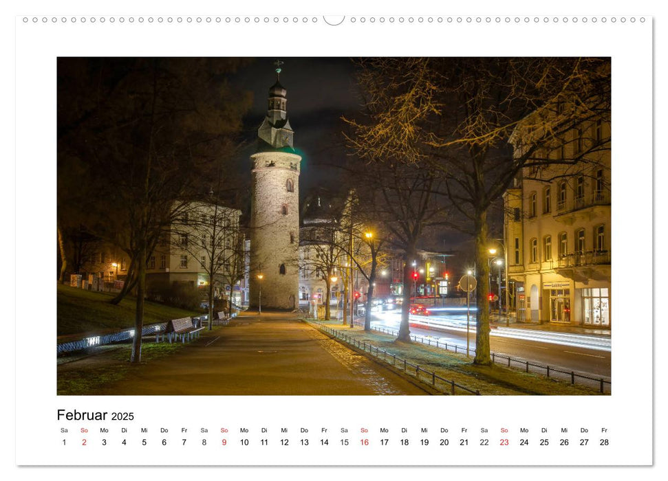 Halle bei Nacht (CALVENDO Premium Wandkalender 2025)