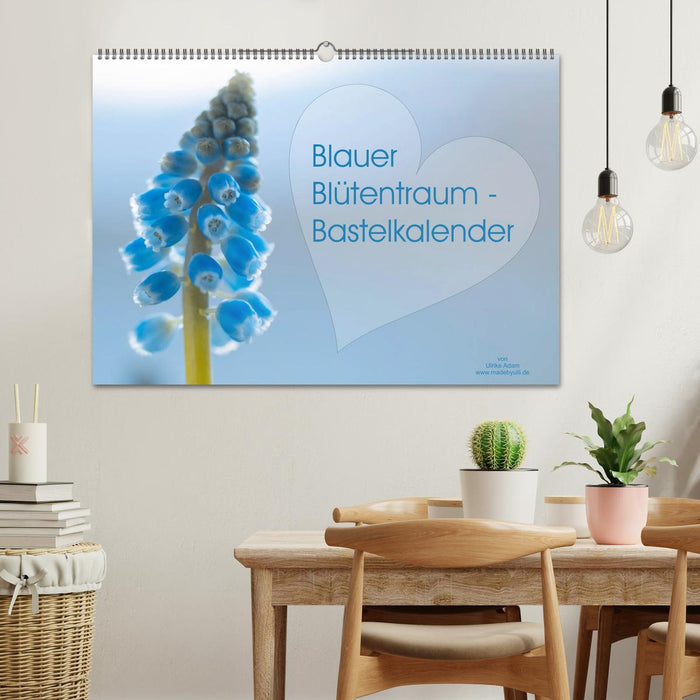 Blauer Blütentraum - Bastelkalender (CALVENDO Wandkalender 2025)