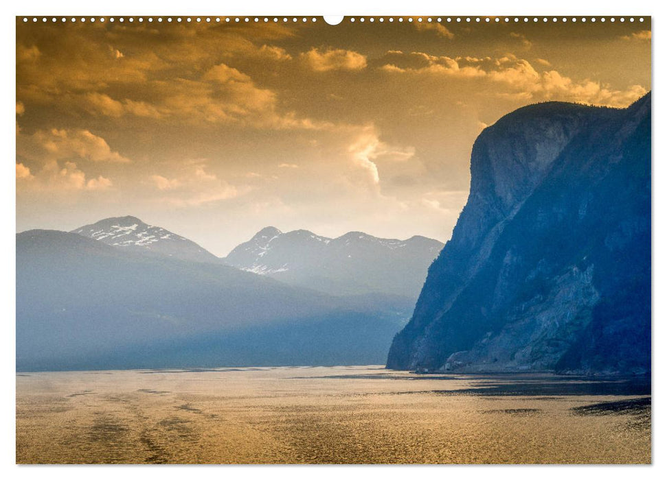 Geiranger - grandiose Fjordlandschaft (CALVENDO Premium Wandkalender 2025)